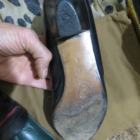 Gucci Vintage Italian Leather Navy Blue Pumps size 38 or US 8 Gucci Red Stripe - Picture 11 of 11